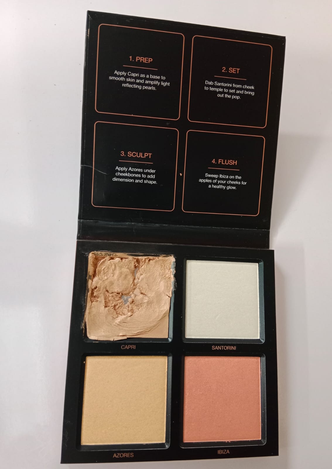 HUDA BEAUTY – 3D HIGHLIGHTER PALETTE – PINK SAND ( Capri Shade Damaged)