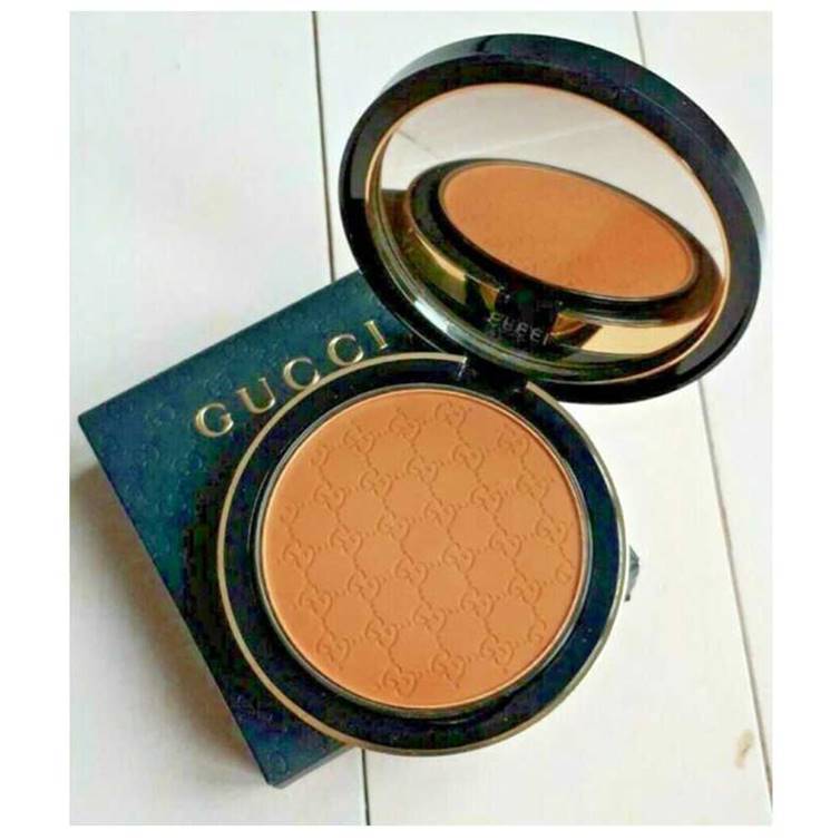 GUCCI Satin Matte Powder Foundation Size: 10.5g/0.37oz  Color: 140