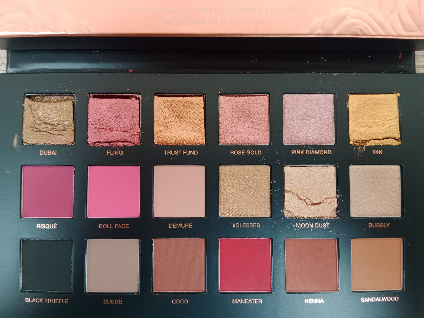 HUDA BEAUTY - ROSE GOLD PALETTE- REMASTERED ( DAMAGED )